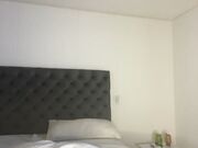 Latina tettona si masturba