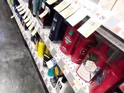 Con plug anale al supermercato si fa inculare in hotel