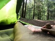 Sconosciuta sega esibizionista in tenda in montagna
