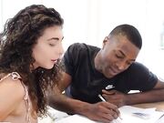 La studentessa prende in culo il cazzo nero del prof