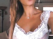 Strip biondina italiana con belle tettone