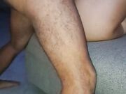 Scopo la mia bella moglie sul divano