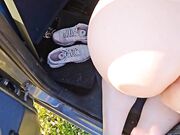 Prima in bocca e poi in fica in auto