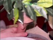 Pompino con venuta in faccia per festeggia la laurea