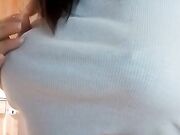 Milf italiana giocando con le sue morbide tettone