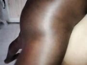 Moglie matura gode col giovane cazzo africano