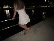 Pompino notturno all'aperto Milf sul lungomare