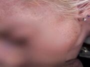 Milf spompina suo marito all'aperto