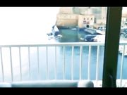 Fidanzata napoletana si fa scopare il culo sul balcone