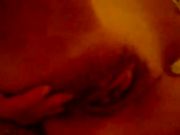 La bionda si masturba in camera da letto