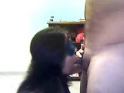 Succhiando il cazzo del fidanzato in webcam in maschera