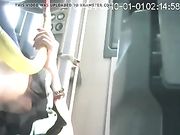 Upskirt in autobus a Napoli