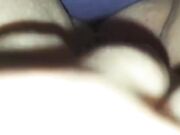 SI tocca la bisteccona tra le gambe