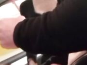 Pompino cuckold nel parcheggio del supermercato