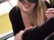 Pompino cuckold nel parcheggio del supermercato
