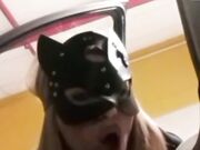 Pompino cuckold nel parcheggio del supermercato