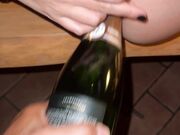 Bottiglia in culo e figa