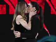 Fagnani e Belen si Baciano