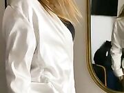 Bambolina tettona con bel culotto