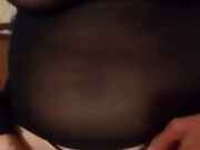 Moglie tettona si masturba e lui si sega