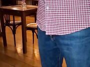 Moglie si sditalina a cena al ristorante