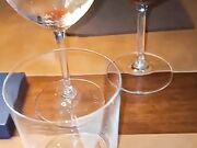 Moglie si sditalina a cena al ristorante