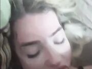 GIOVANE ITALIANA GOLA PROFONDA, LO SPINGE FINO IN FONDO