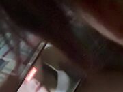 Succhia il cazzo e si riprende la troia