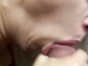 Gran pompa moglie bionda sborrata in bocca Pov