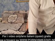 si masturba con i sex toys del caldendario dell'avvento