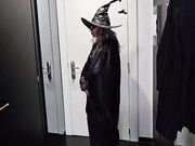 Il dolcetto di Halloween te lo do nella fica