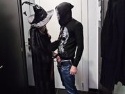 Il dolcetto di Halloween te lo do nella fica