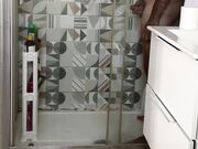 Spycam beccato a masturbarsi in doccia