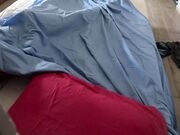 Telecamera nascosta riprende masturbazione a letto