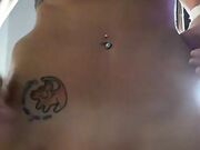 Milf italiana ricciolina senza mutandine in live