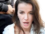 Succhia il cazzo in un parcheggio