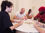 Partita a poker con troia in palio