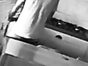 Telecamera nascosta italiana tradisce in cucina