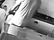 Telecamera nascosta italiana tradisce in cucina