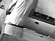 Telecamera nascosta italiana tradisce in cucina