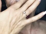 tettona fa una spagnola e si fa sborrare in faccia