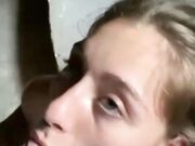 La mia troia me lo succhia in garage