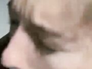 La mia troia me lo succhia in garage