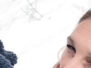 mi supplica di farglielo succhiare in mezzo alla neve