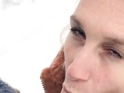 mi supplica di farglielo succhiare in mezzo alla neve