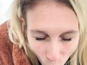 mi supplica di farglielo succhiare in mezzo alla neve