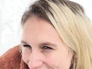 mi supplica di farglielo succhiare in mezzo alla neve