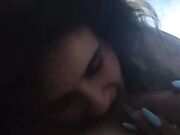 La puttana lo succhia come se fosse timida