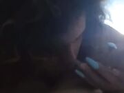 La puttana lo succhia come se fosse timida