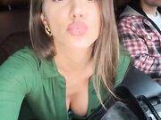 Aspetta che un vecchio ci sta guardando